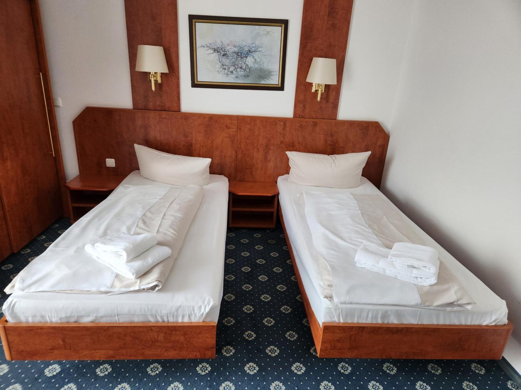 Hotel Hoyers In Pinneberg Prisdorf Экстерьер фото